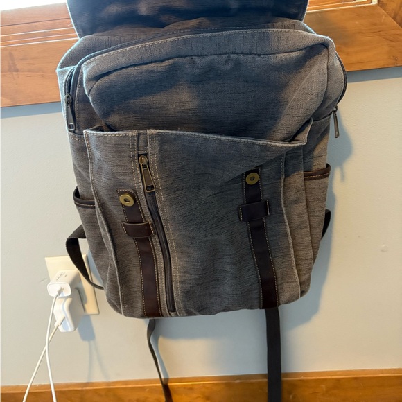 Grey backpack - Picture 2 of 6